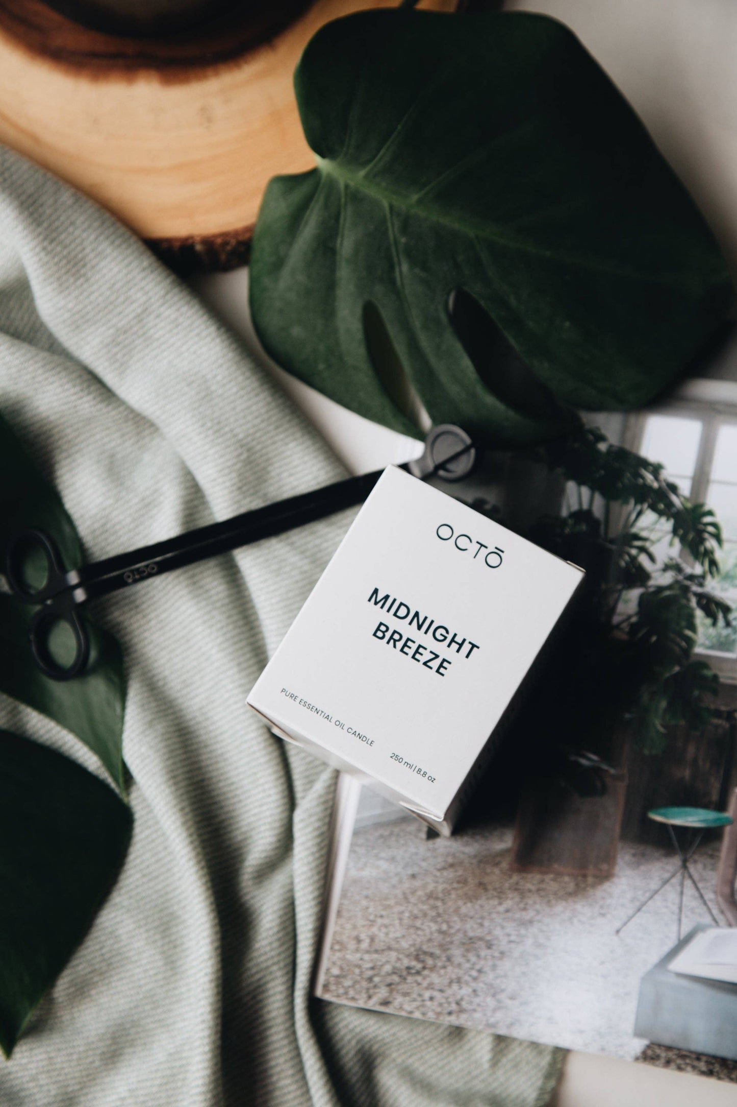 OCTŌ - Midnight Breeze candle (Rose Geranium + Vetiver + Patchouli)